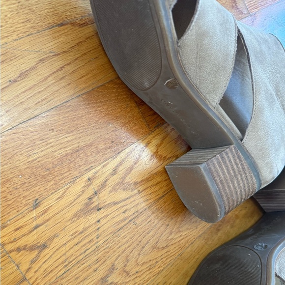 Lucky Brand Heeled Ankle Boots - Picture 4 of 5